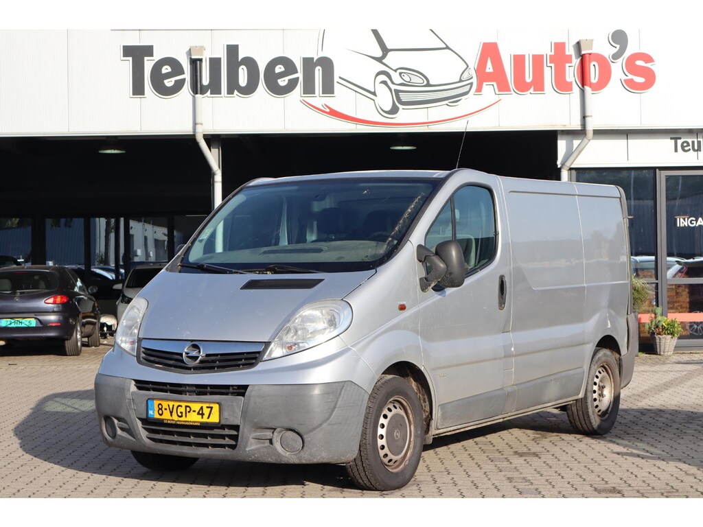 Opel Vivaro 2.5 CDTI L1H1 (Koppeling niet top), Airco, Radio cd speler, Trekhaak, Elektrische ramen