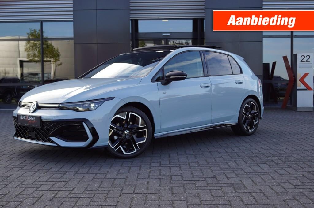 Volkswagen Golf R-line 1.5 eTSI 150pk DSG facelift Black style/ Panodak /IQ Matrix LED /Head-up/Park-assist plus