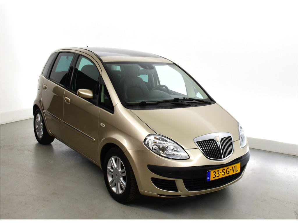 Lancia Musa 1.4-16V Platino Automaat Panoramadak, schuifdak, privacy glas, 4 season banden, airco,