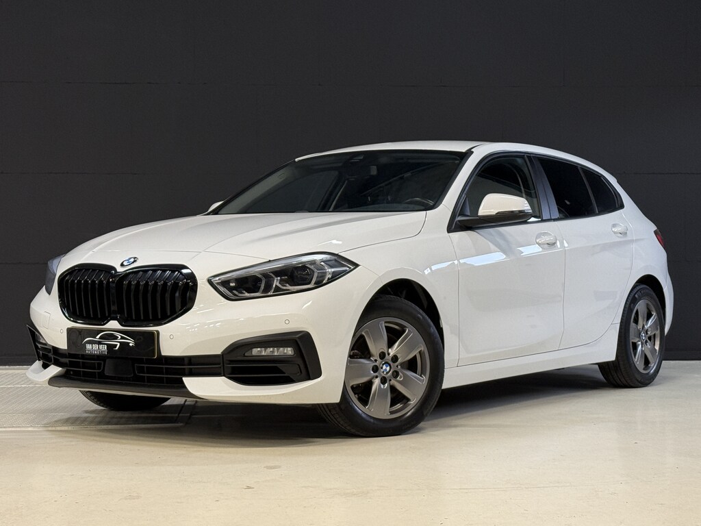 BMW 1-Serie 116i Business Edition | Zwarte grill | Apple Carplay | DAB+ | PDC V+A