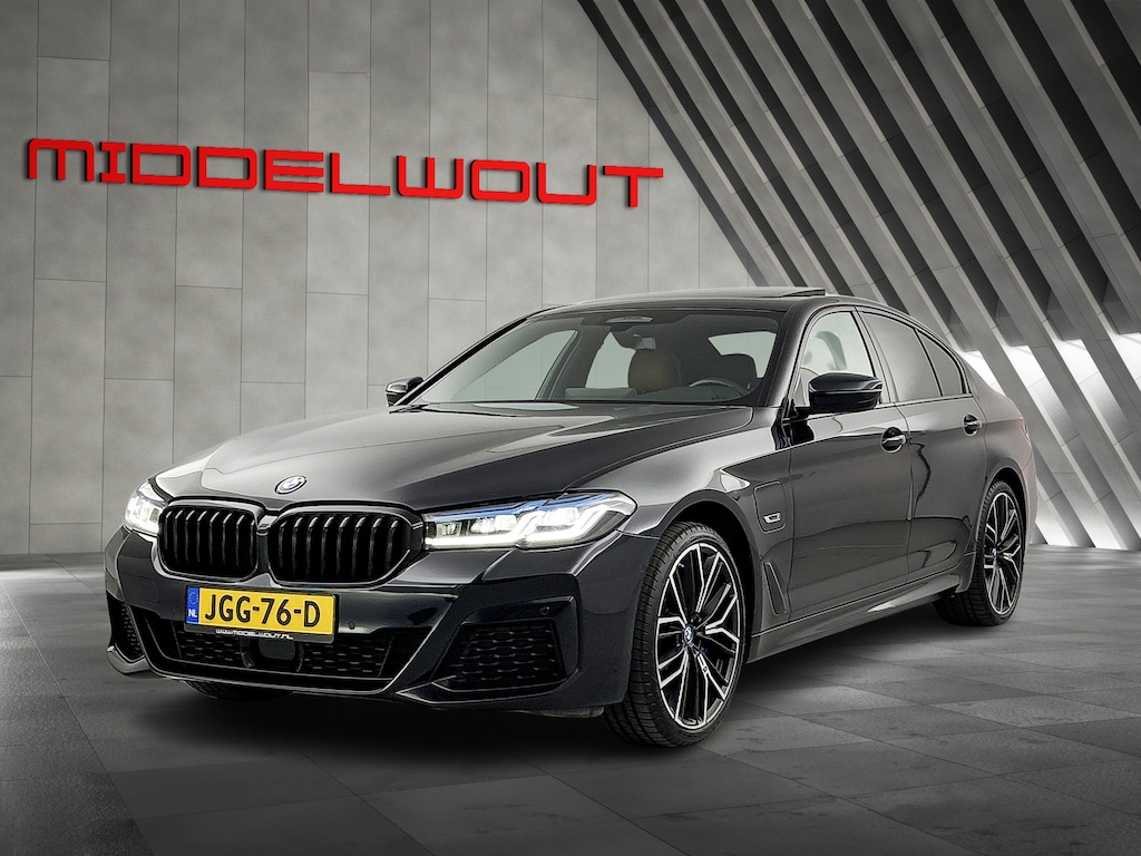 BMW 5-Serie 545e xDrive M-Sport Schuif-/kanteldak/Adapt.Cruise/Laser/20'LMV