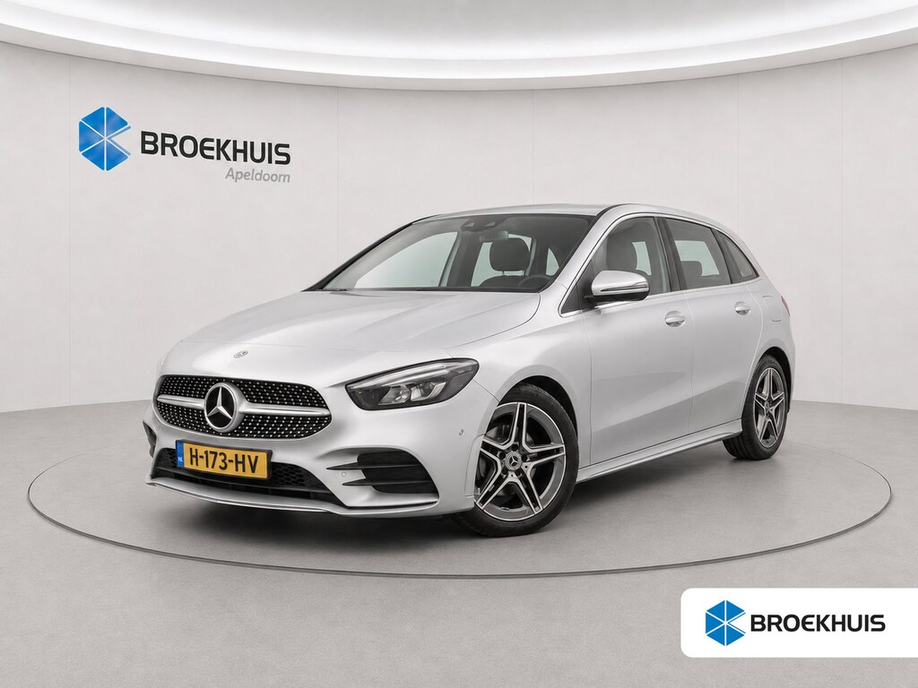 Mercedes-Benz B-klasse 180 Business Solution AMG | AMG | Camera achter | Carplay | Navigatie | Verwarmbare stoelen voor | AMG-styling | Achterbank in delen neerklapbaar | Achteruitrijcamera
