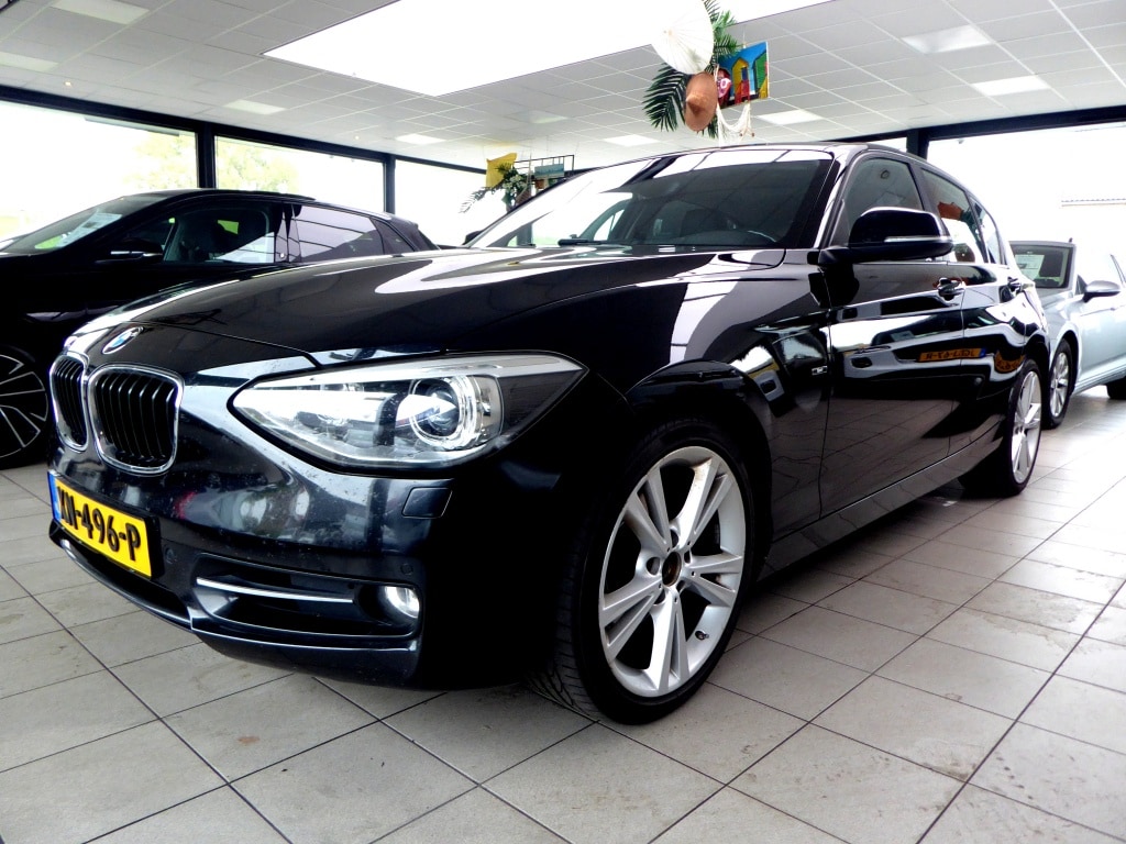 BMW 1-Serie 118i M Sport 170pk. Trekh/Navi/Leder/18"Velgen/Pano dak