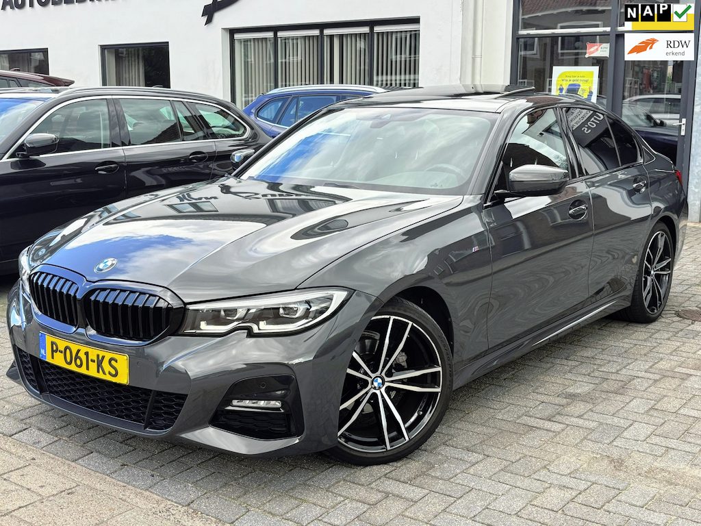BMW 3-Serie 318i M-Sport, Schuifkanteldak, Individual kleur, Sportstoelen, Stoelverwarming,
