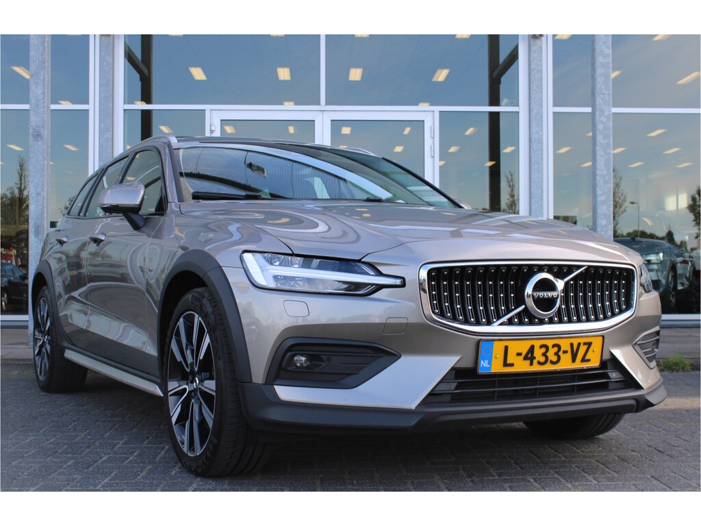 Volvo V60 Cross Country B5 251PK Automaat AWD Pro | Massagestoelen | Head-Up | Schuif/kanteldak | Camera | Trekhaak | Adapt. Cruise |