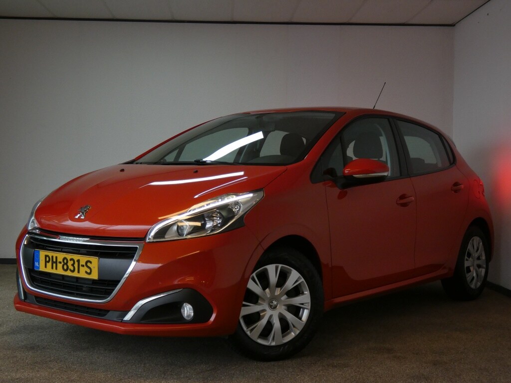 Peugeot 208 1.2 PureT. Blue Lion Nwe APK airco