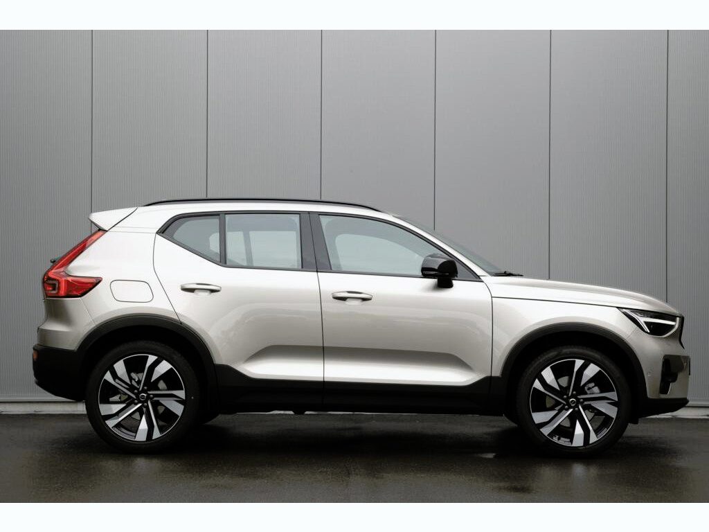 Volvo XC40 B4 MY2027 SAMENSTELLEN EXTRA VOORDEEL
