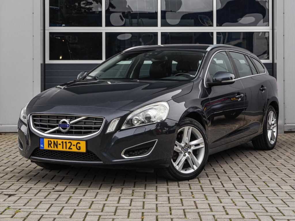 Volvo V60 1.6 DRIVe Summum | Leder | Xenon | PDC | Stoelverwarming | Trekhaak | Climate control