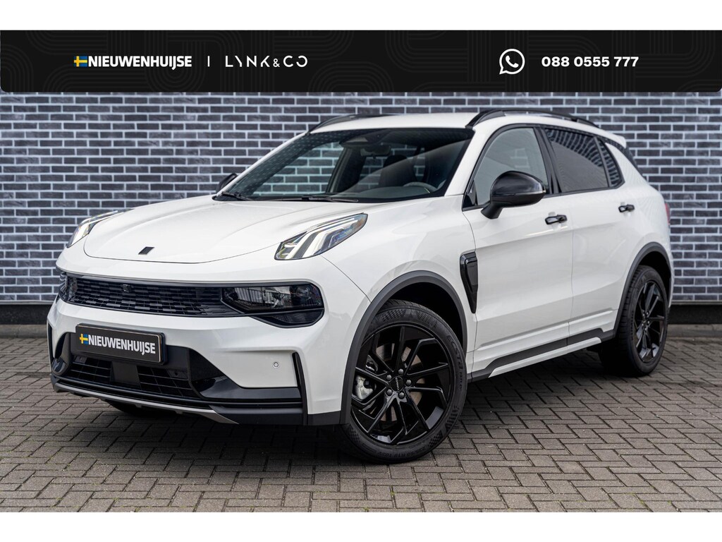 Lynk & Co 01 Plug-in Hybrid 1.5 Core Black Edition | GRATIS TREKHAAK | Black Edition | Ledverlichting | 1800 kg Trekvermogen | Keyless Entry | Apple Carplay & Android Auto | Adaptieve Cruise Control | Achteruitrijcamera | Stoelverwarming | 15,4 inch Middendisplay | Premium Audiosysteem |