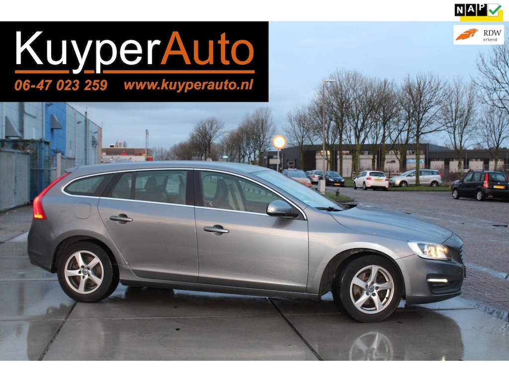 Volvo V60 2.0 D3 Nordic+ .. nl auto NAP dealer onderhouden * isofix* lm* trekhaak*
