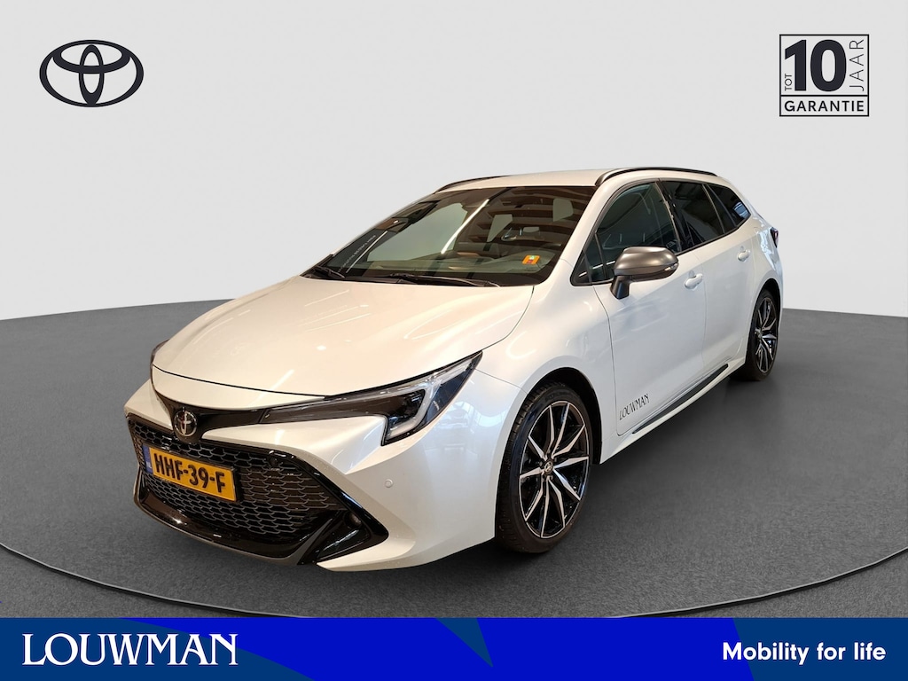 Toyota Corolla Touring Sports Hybrid 140 GR Sport | BTW voertuig | Dodehoek detectie | Parkeersensoren voor+achter | Elektrische achterklep | Stoelverwarming | Draadloze telefoonlader |