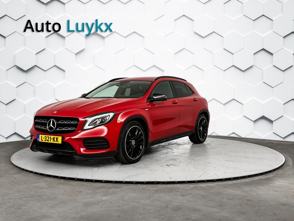 Mercedes-Benz GLA 200 Premium Automaat | Navigatie | Elektrische Achterklep | Lederen Bekleding