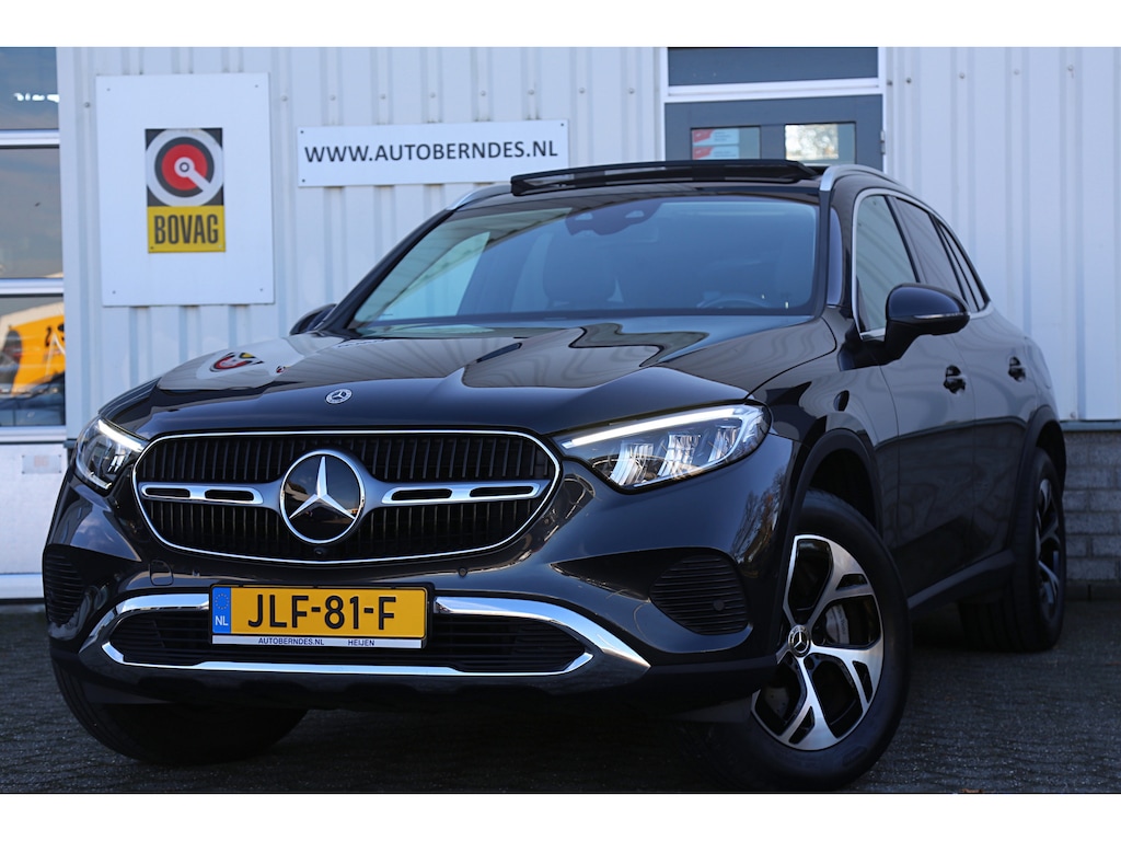 Mercedes-Benz GLC 300e 4MATIC Plug in hybride PHEV*Perfect MB Onderh.*1ste Eig.*BTW*Luchtvering/Pano/Elek. Trekhaak/ACC/Stoelverw./Stuurverw./Dodehoek/LED/Camera/Apple Carplay-Android/Parkeersens.V+A/18 inch LM*