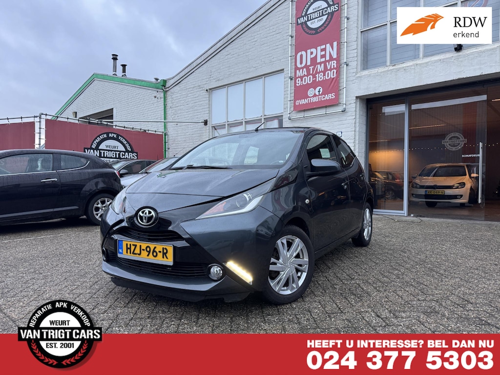 Toyota Aygo 1.0 VVT-i x-cite panorama dak | camera | airco van €8250 naar €7449 IN PRIJS VERLAAGD!!!!!!!