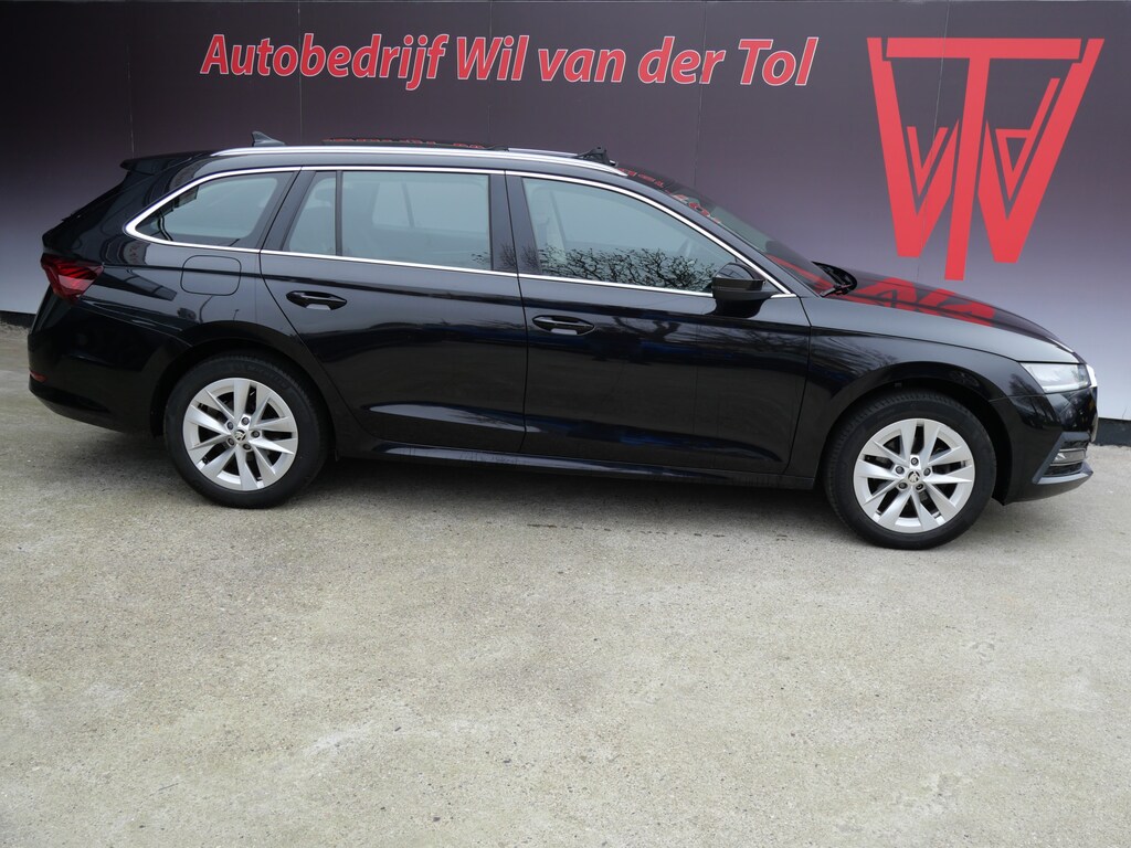 Skoda Octavia Combi 1.0 TSI BUSINESS | PANORAMA | DIGI DASH | LED | TREKHAAK | DEALER O-H!!