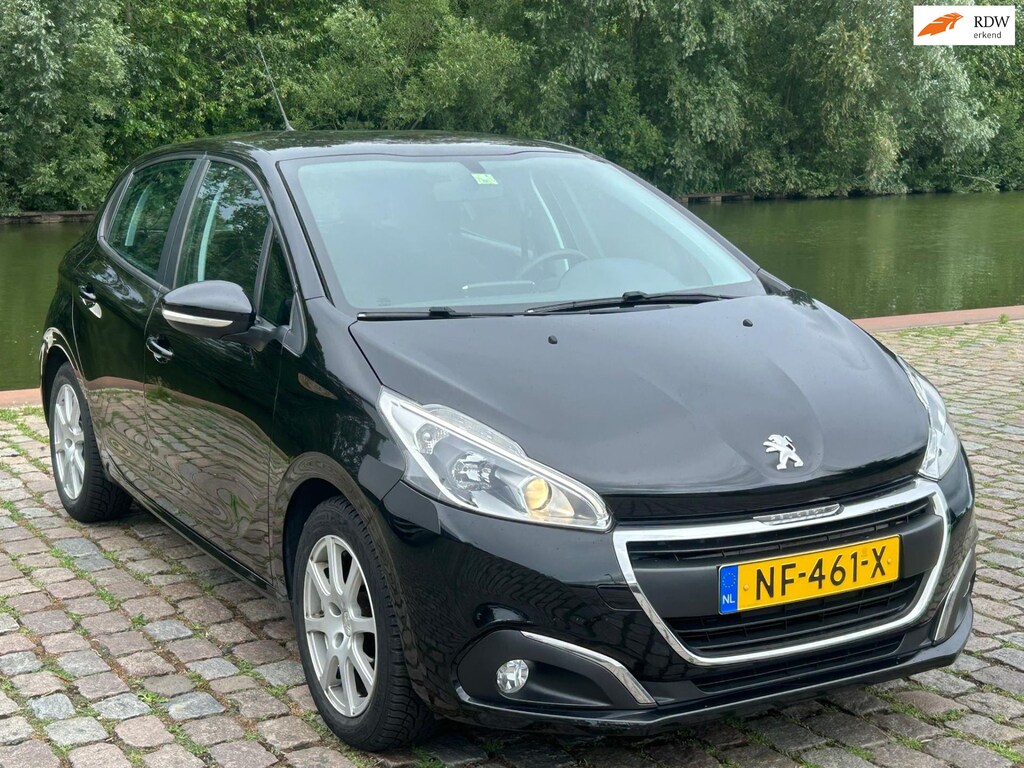 Peugeot 208 1.2 PureTech Blue Lion airco cruis control cv op afs elektrische ramen
