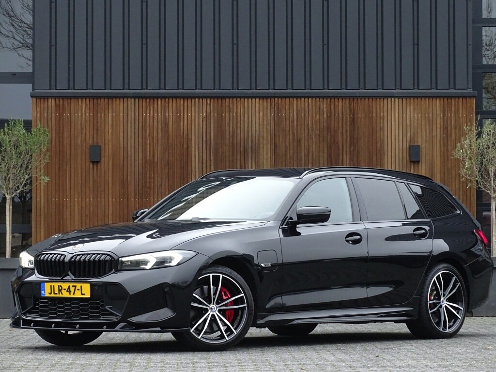 BMW 3-Serie Touring 320e 204PK xDrive M Sport / nieuw type / LED