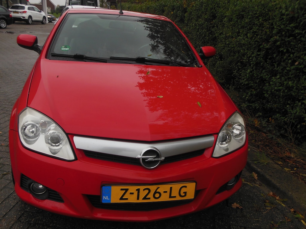 Opel Tigra TwinTop 1.4-16V Enjoy Staat in De Krim