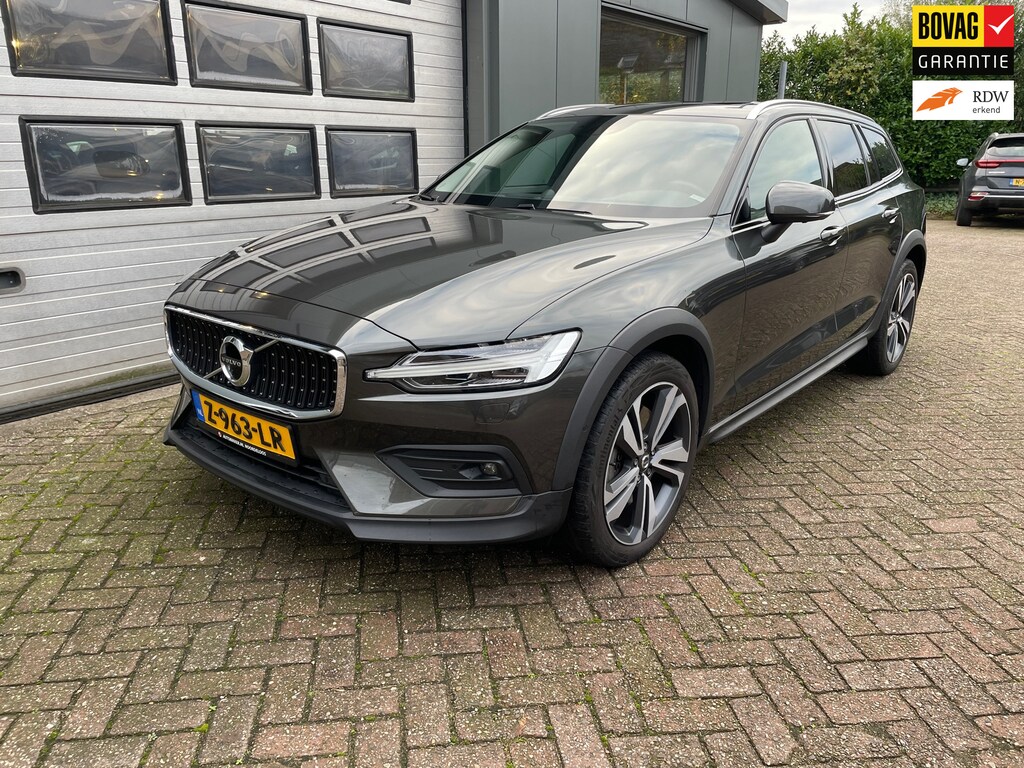 Volvo V60 Cross Country 2.0 B5 AWD Pro, Panodak, Bowens en Wilkens, 360 camera, Trekhaak