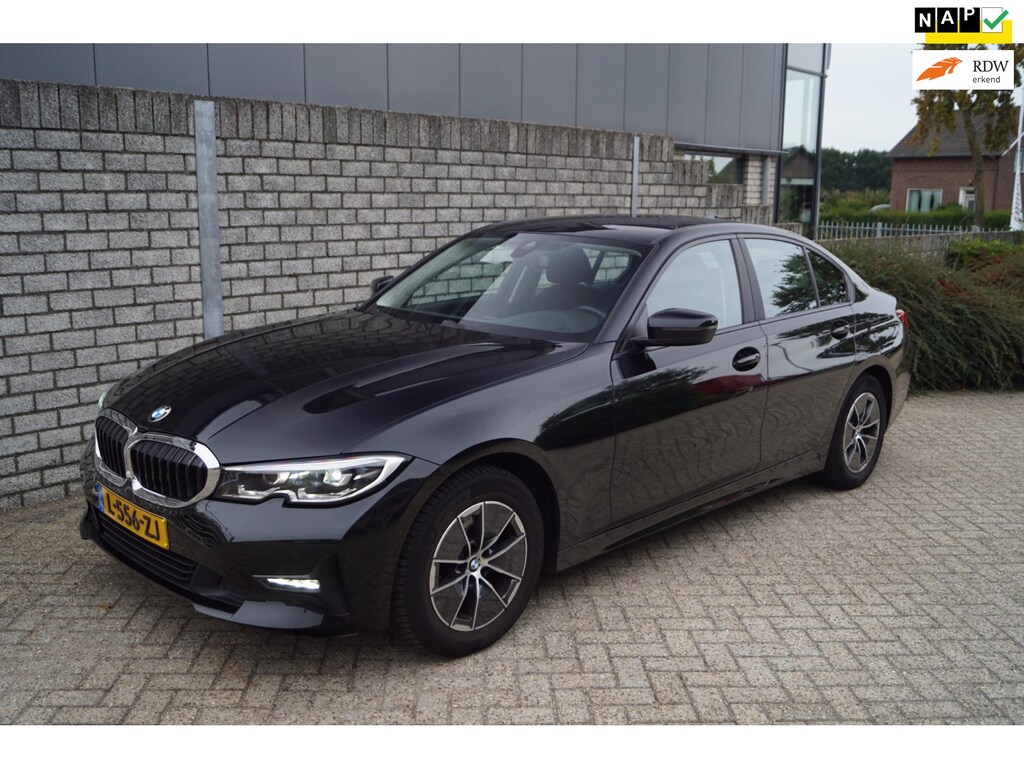 BMW 3-Serie 320i Business Edition Autom Navi Clima Apple Carplay LED Koplampen Cruise 2X PDC LMV Trekhaak ENZ NL Auto.