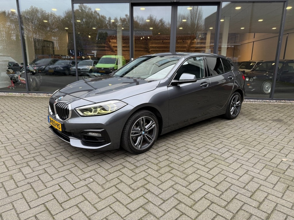 BMW 1-Serie 118I Sportline,LED,Clima,Navi/Carplay,Digi Display,Dealer OH,