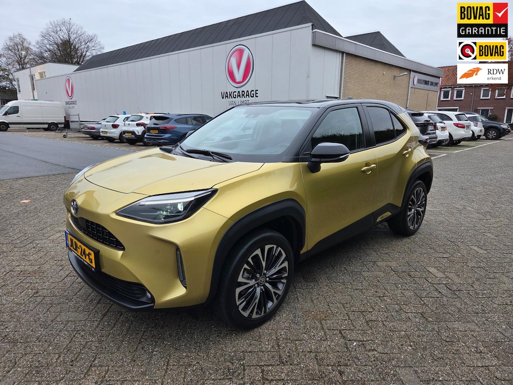 Toyota Yaris Cross 1.5 Hybrid Executive | Navigatie | 18"LM-velgen | 2-Tone Lakkleur | Halflederen bekleding