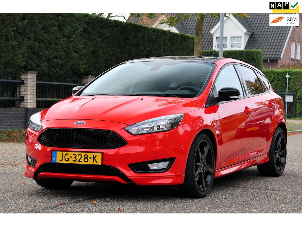 Ford Focus 1.5 Red Edition | ST-LINE | NAVI | CLIMA | CRUISE | LEDER | NAP | TREKHAAK | ZEER MOOIE GOED ONDERHOUDEN AUTO |