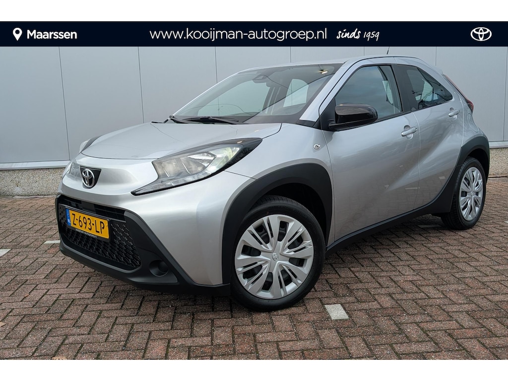 Toyota Aygo X 1.0 VVT-i MT Play / Apple Carplay / Metallic lak / Achteruitrijcamera / Lane assist /