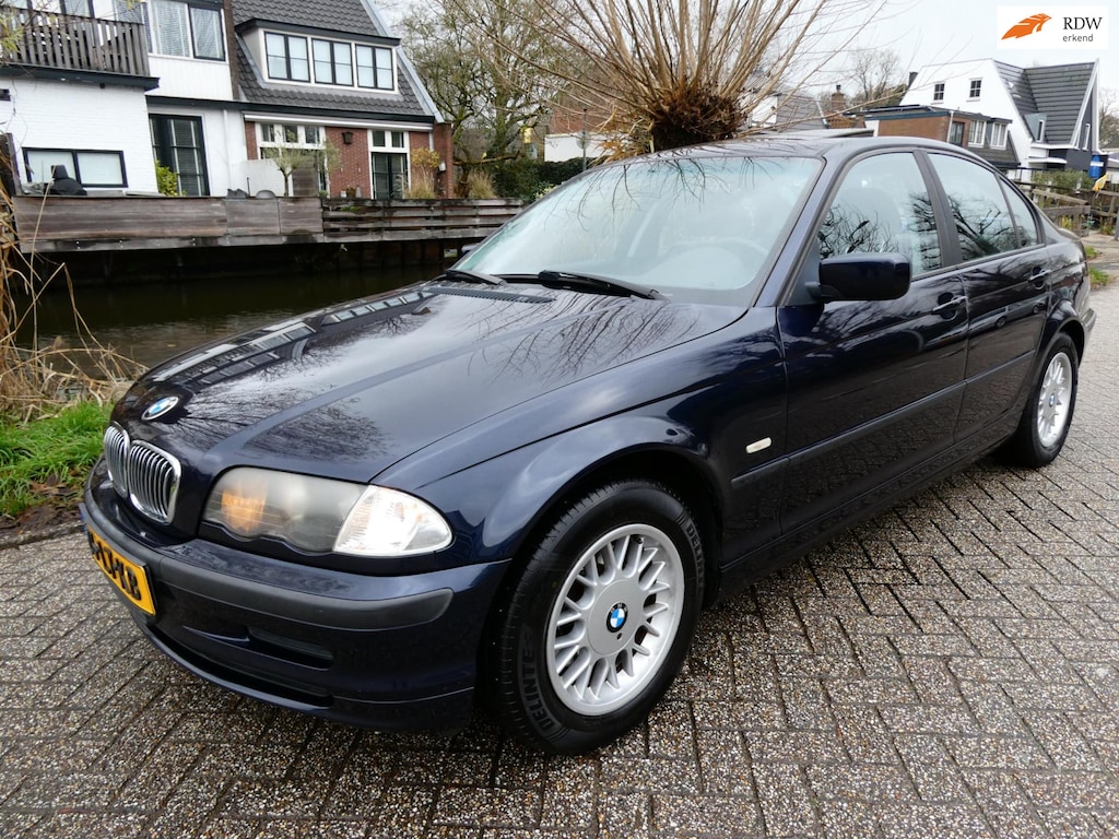 BMW 3-Serie 323i Executive 170pk Automaat Clima Leder Schuifdak