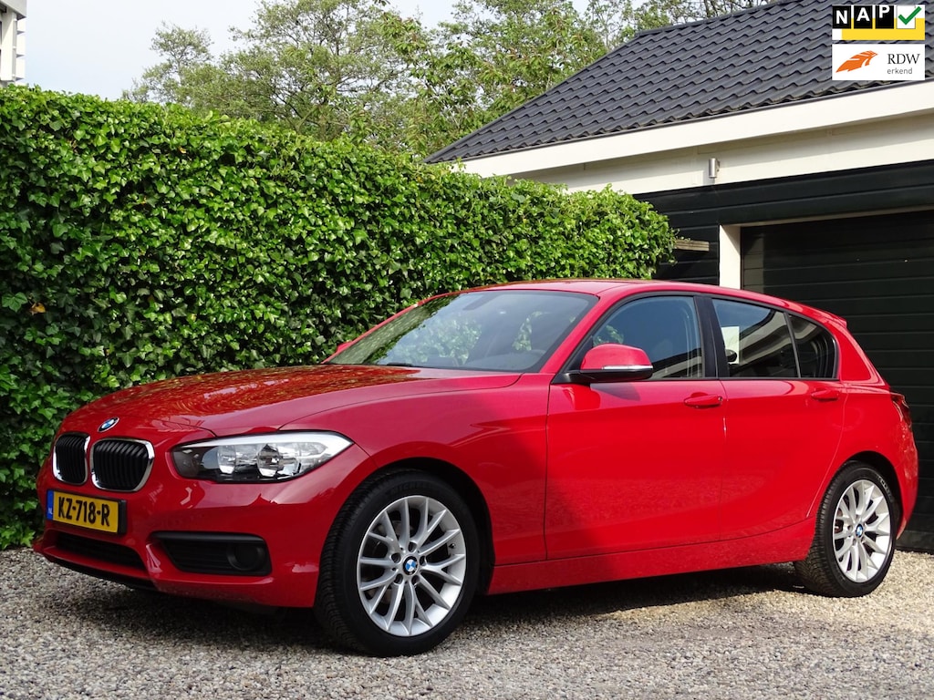 BMW 1-Serie 116i Essential | Airco | Bluetooth | PDC achter | Stoelverwarming