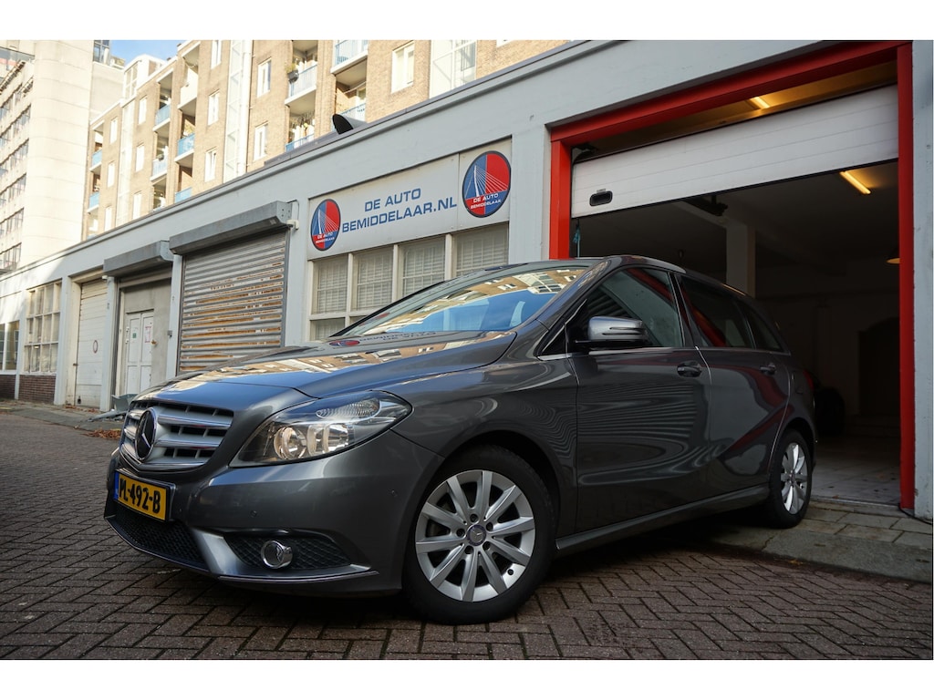 Mercedes-Benz B-klasse 180 Luxe uitvoering | Navigatie | Trekhaak | Stoelverwarming | Parkeersensoren voor en achter | Sfeerverlichting | Automatische airco | Uitermate nette liefhebbersconditie