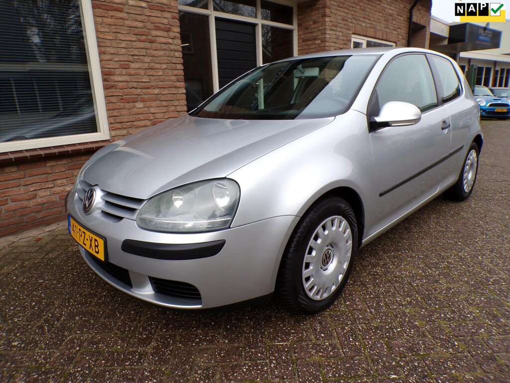 Volkswagen Golf 1.6 FSI Trendline