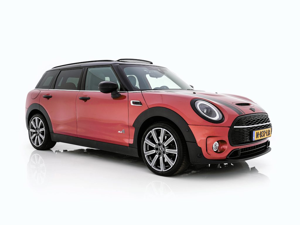 MINI Clubman Mini 2.0 Cooper S ALL4 JCW-Styling Premier Plus (INCL-BTW) Aut * PANO | LEATHER | FULL-LED | HEATED-SPORTSEATS | DIGI-COCKPIT | AMBIENTLIGHT | PRIVACY-GLASS | HEAD-UP | PDC | CAMERA | DAB  | KEYLESS | TOWBAR | 18"ALU*