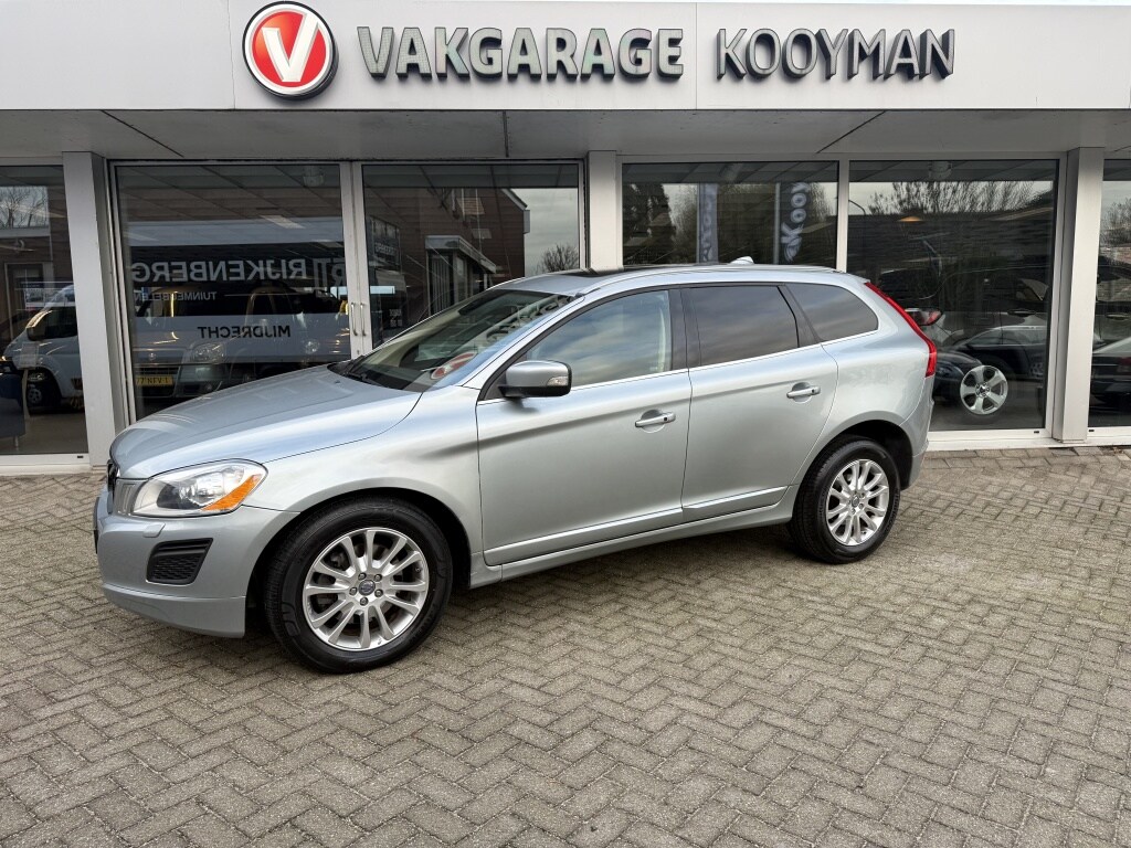 Volvo XC60 3.2 !! AWD R-Design | special edition | trekhaak |