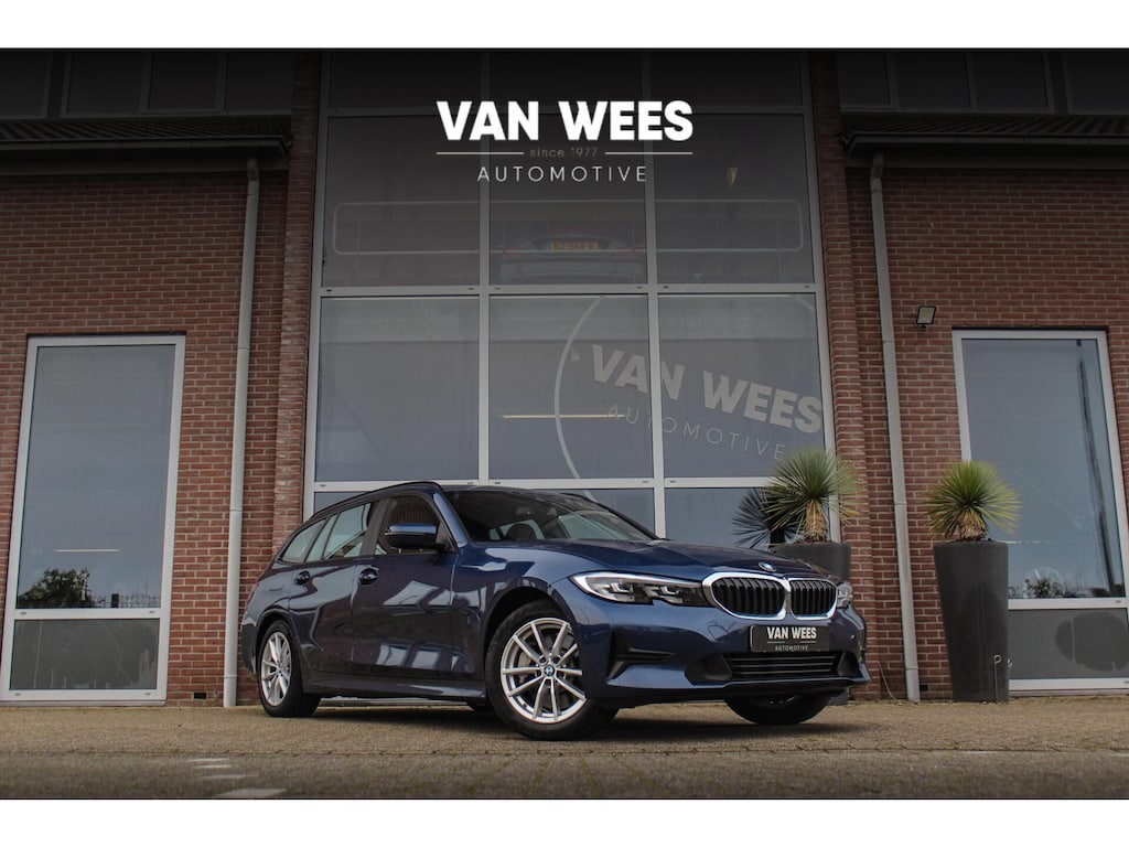 BMW 3-Serie Touring 330e Business Edition Plus | 1e eigenaar | BTW auto | Leer | Camera | Sportstuur | 17 inch | Rijmodus | Bluetooth | Cruise control