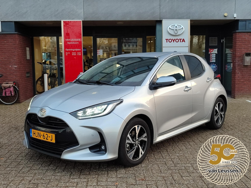 Toyota Yaris Hybrid 115 DYNAMIC STOEL/STUURVERW PARK-SENSOREN BLIND SPOT CAMERA KEYLESS 16'' LM-VELGEN CAMERA NAVI CLIMA AD-CRUISE APPLE/ANDROID