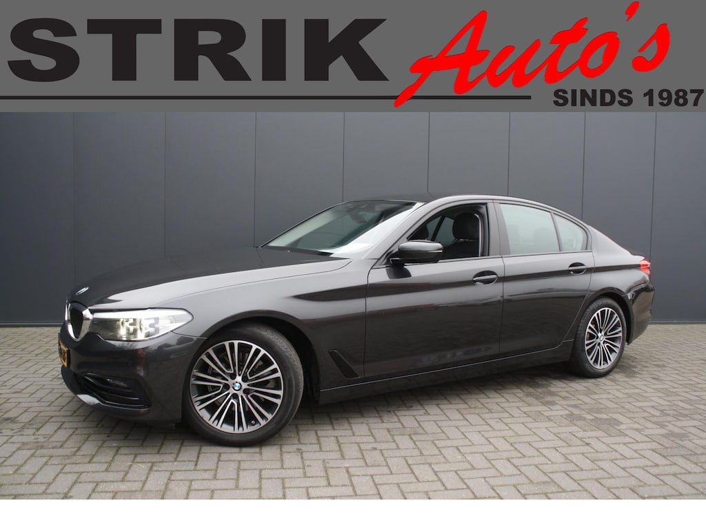 BMW 5-Serie 520i Executive Edition - NAVIGATIE - TREKHAAK - LED - 1e EIGENAAR