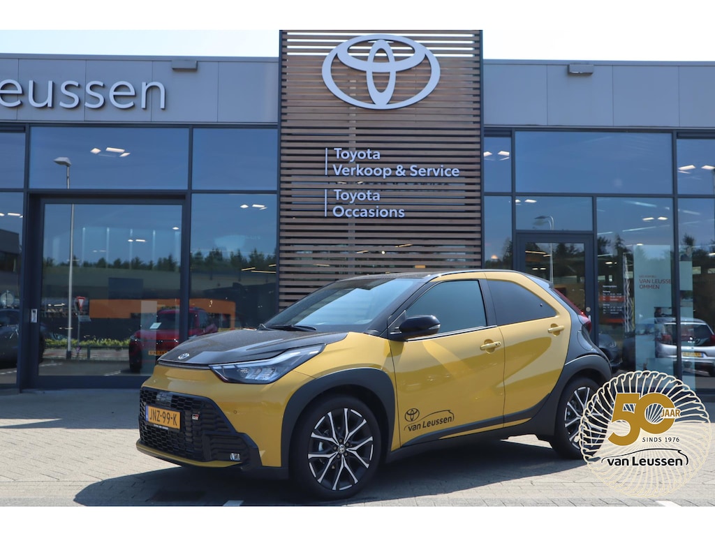 Toyota Aygo X HYBRID 115 GR-SPORT NL-AUTO STOELVERWARMING PARK-SENSOREN JBL-AUDIO KEYLESS APPLE/ANDROID 18" LM-VELGEN