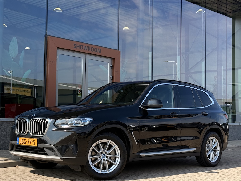 BMW X3 xDrive30e | Stoelverwarming | Achteruitrijcamera | Trekhaak | Cruise | Apple Carplay / Android Auto |