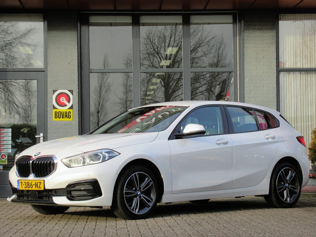 BMW 1-Serie 118i Executive Business| Automaat| 136-PK| | Climate-Airco | Apple Carplay | Camera| Metallic| Incl. BOVAG Garantie | 1ste Eigenaar | DAB+ Radio |