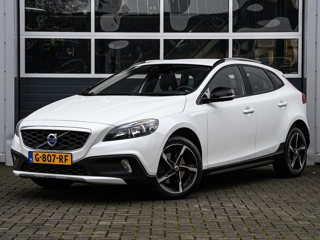 Volvo V40 Cross Country 1.6 D2 Summum | Leder | Navi | Stoelverwarming | Cruise control | PDC