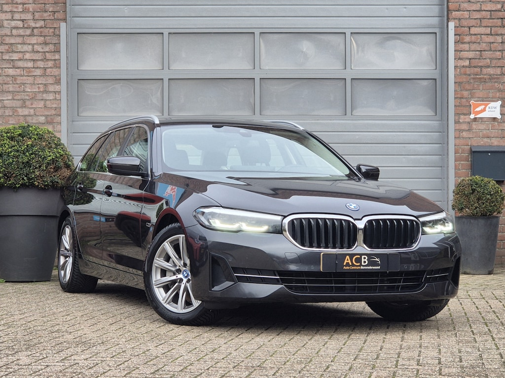 BMW 5-Serie Touring 530e Business E plus Hybrid. Elektrische achterklep Nette auto.