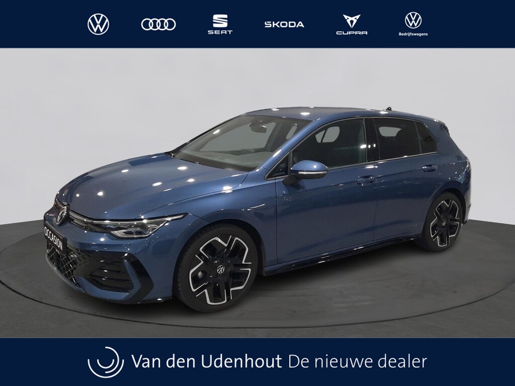 Volkswagen Golf 1.5 eTSI Automaat R-Line Edition | Demo | LED Matrix | 18" York velgen |