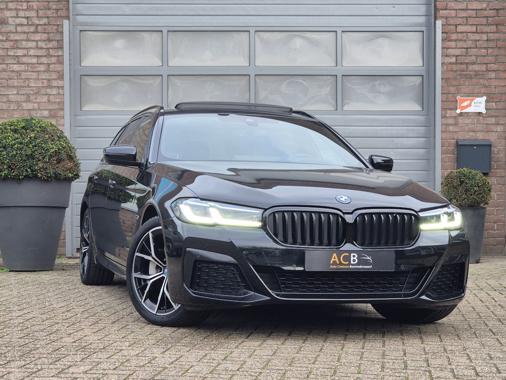 BMW 5-Serie 530 e M-Sport Hybride Schuifdak, Leder M-pakket / Panoramadak.