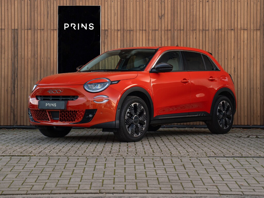Fiat 600 1.2 Hybrid La Prima 145pk | Full option | CarPlay | Arancio Sun of Italy