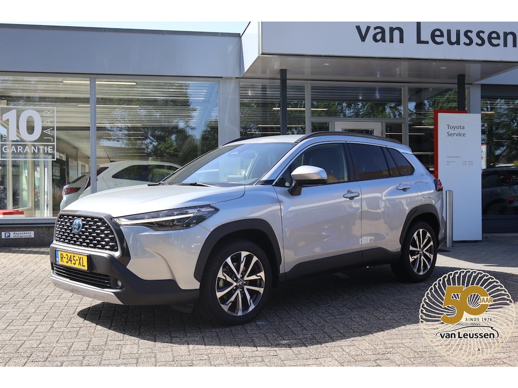 Toyota Corolla Cross 2.0 HYBRID 184PK FIRST-EDITION BLIND-SPOT EL-ACHTERKLEP LM-VELGEN KEYLESS PARK-SENSOREN STOELVERW DRAADLOOS-LADEN AD-CRUISE BLUETOOTH