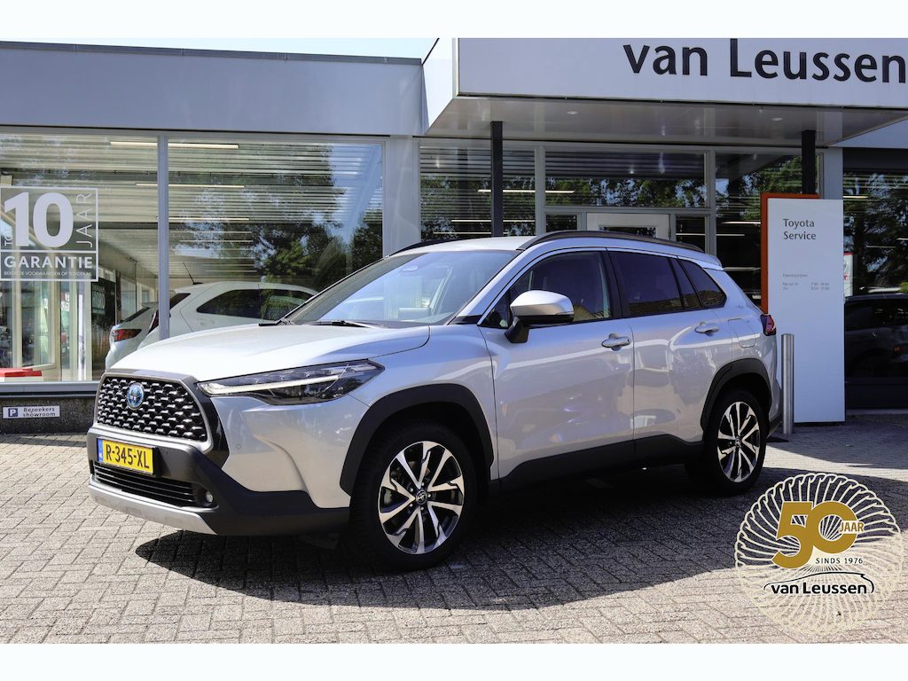 Toyota Corolla Cross 2.0 HYBRID 184PK FIRST-EDITION BLIND-SPOT EL-ACHTERKLEP LM-VELGEN KEYLESS PARK-SENSOREN STOELVERW DRAADLOOS-LADEN AD-CRUISE BLUETOOTH