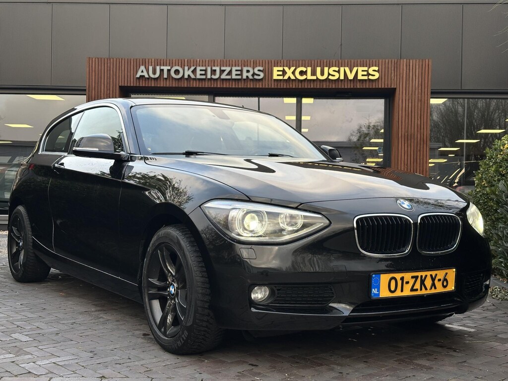 BMW 1-Serie 114i Business+ Leder Navi Parkeersensoren Mistlampen Cruise control 16"L.M.