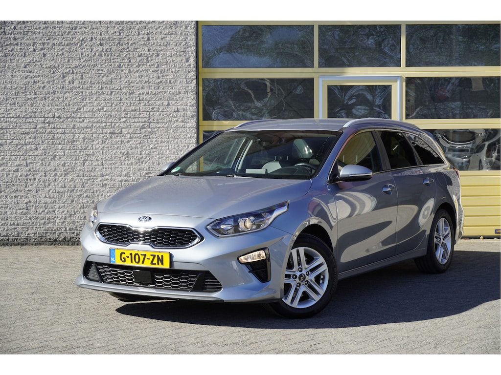 Kia Ceed Sportswagon 1.0 T-GDi DynamicPlusLine BJ2020 Lmv 16" | Led | Pdc | Navi | Achteruitrijcamera | Climate control | Cruise control | Verwarmd stuurwiel | Verwarmde voorstoelen | Leder/stof bekleding | Extra getint glas