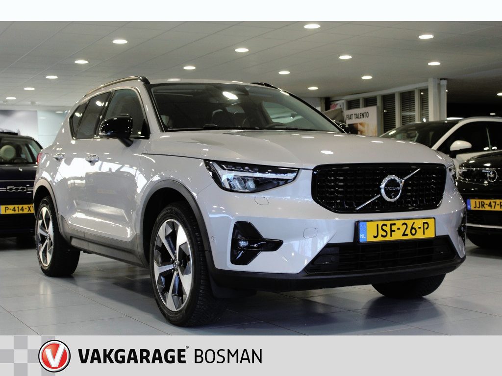 Volvo XC40 2.0 B3 Ultimate Dark/Panoramadak/360/Keyles/H&K